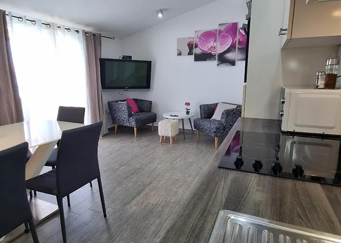 Maris Ljoljinica Daire Rogoznica (Sibenik-Knin)